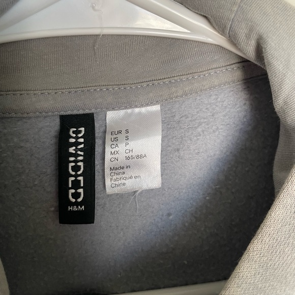 Sweatshirt - Picture 2 of 5